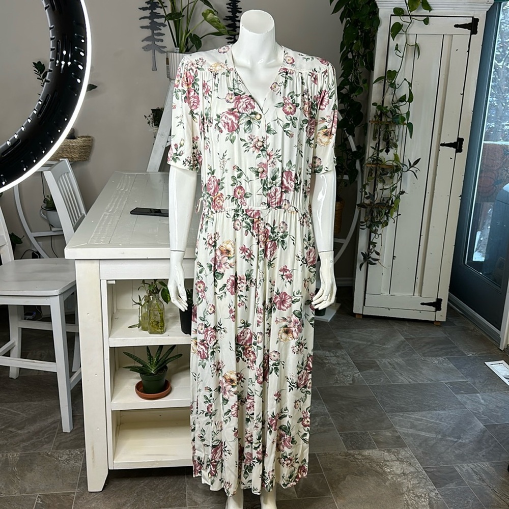 Vintage tall girl floral pastel cream dress with shoulder pads and brass buttons